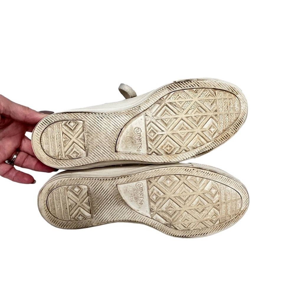 Converse Chuck Taylor All Star Creamy White Leather Lace-Up Classic Sneakers - Picture 8 of 11